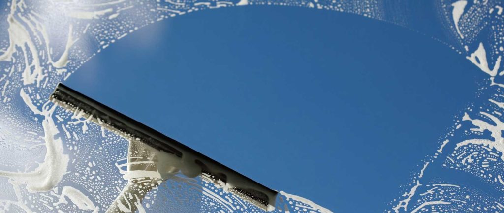 Squeegee finishing crystal clear glass